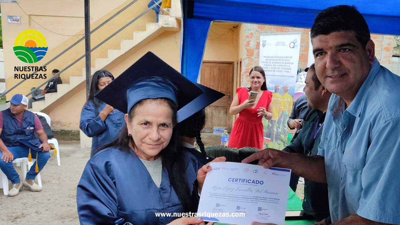 Productores de Sucre, en Manabí, se gradúan en Comunidades de Aprendizaje