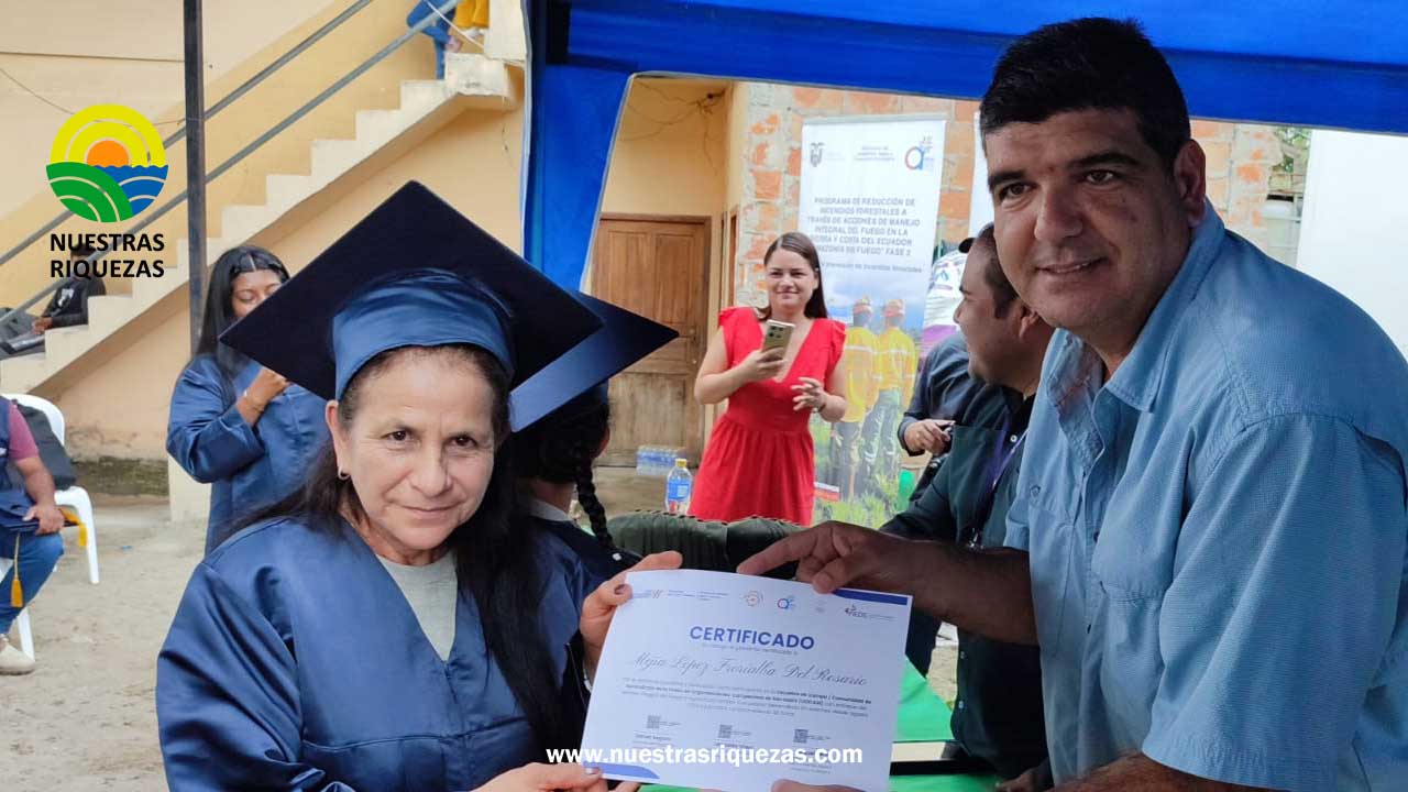 Productores de Sucre, en Manabí, se gradúan en Comunidades de Aprendizaje