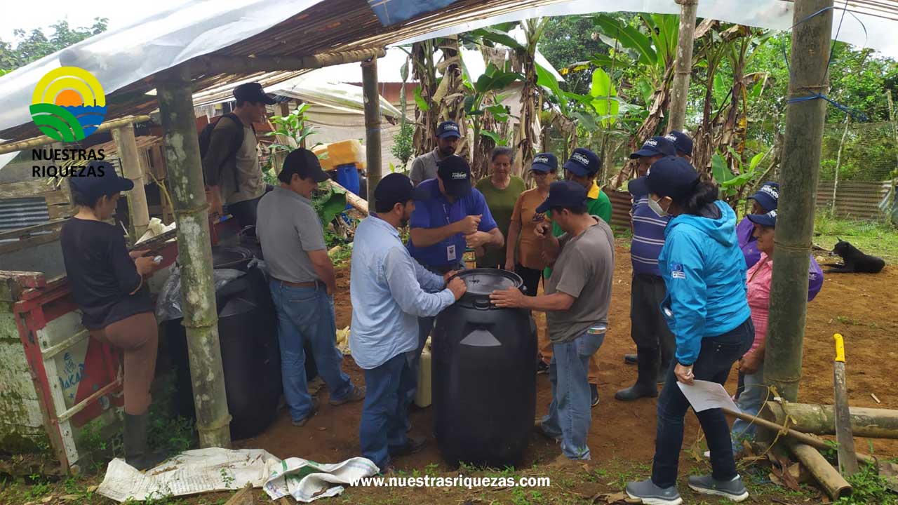 Productores elaboran bioinsumos para mejorar la producción y proteger el ambiente