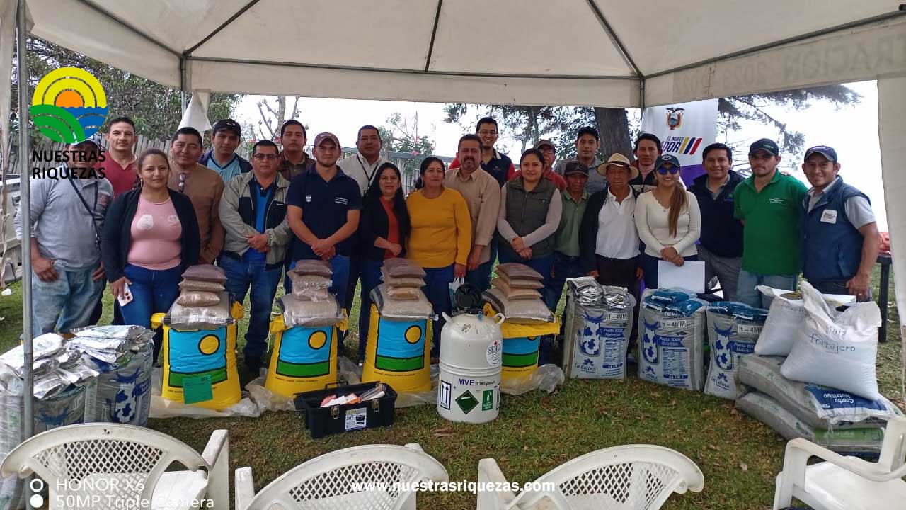 El Oro: MAG entrega kit pecuarios en el cantón Chilla