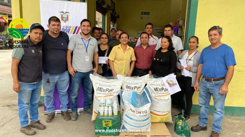 El Oro: MAG entrega kits agrícolas para dinamizar la producción de banano y cacao