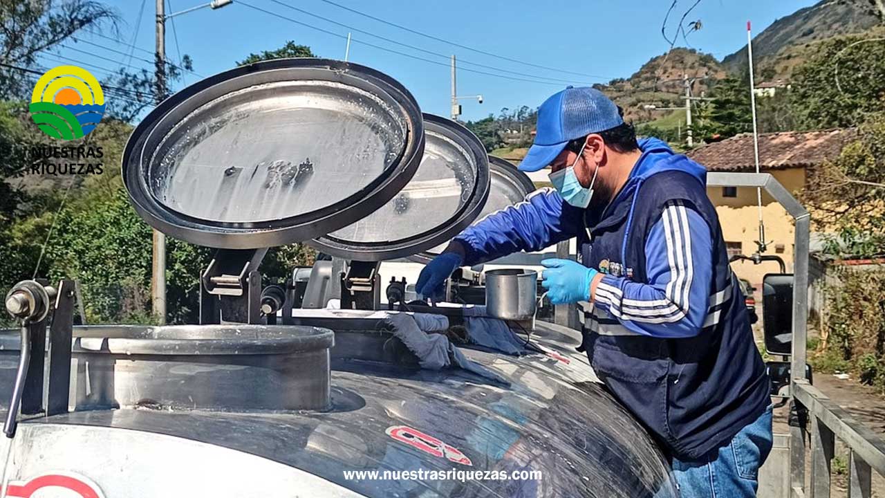 En Azuay continúan acciones del MAG para asegurar calidad y precio de la leche