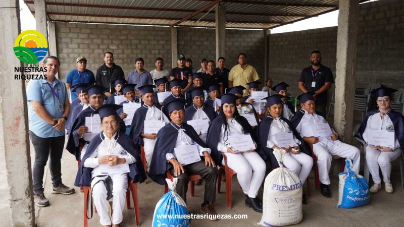 En Los Ríos, MAG fortalece el conocimiento de productores pecuarios