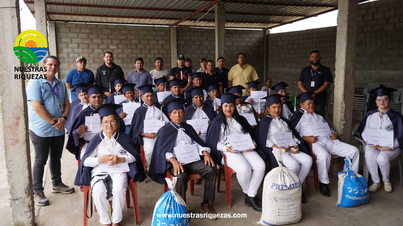 En Los Ríos, MAG fortalece el conocimiento de productores pecuarios