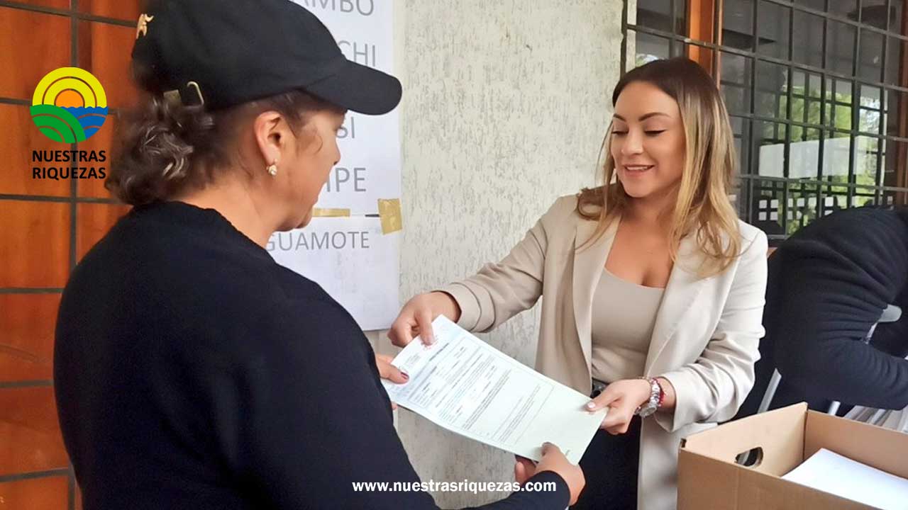 MAG entrega 130 títulos de propiedad a productores de Chimborazo