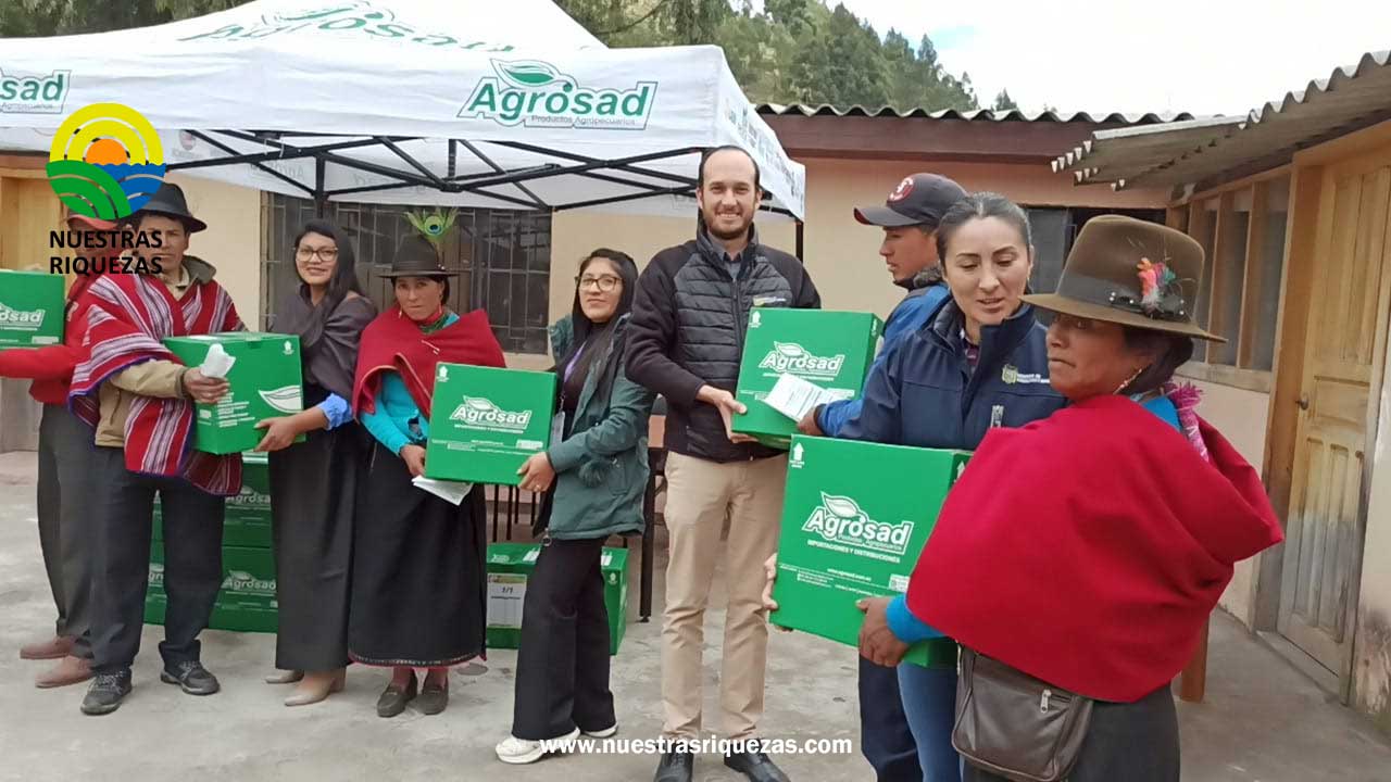 Productores de papa de Guamote se benefician de kits fitosanitarios entregados por el MAG