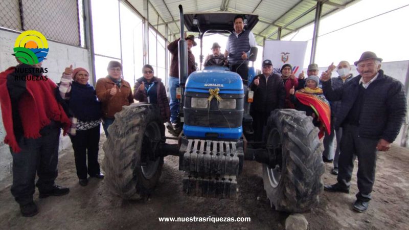 Tractor fortalece el desarrollo agrícola de Quinchicoto