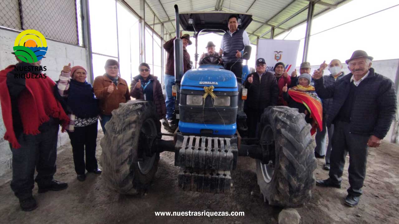 Tractor fortalece el desarrollo agrícola de Quinchicoto