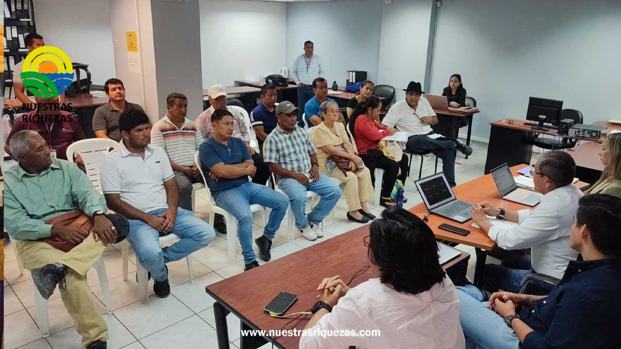 Autoridades del MAG se reúnen con productores de Concarplat en Manabí