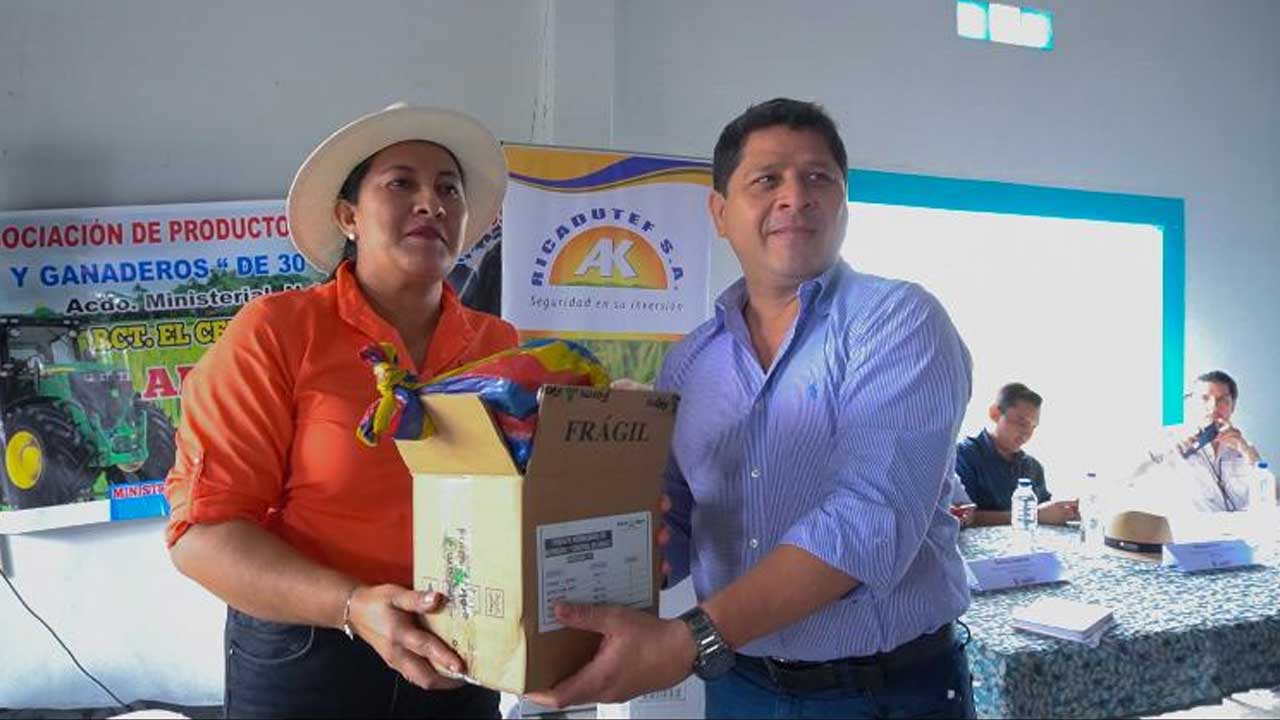 Con insumos agrícolas, MAG apoya a productores de arroz de Palestina, en Guayas