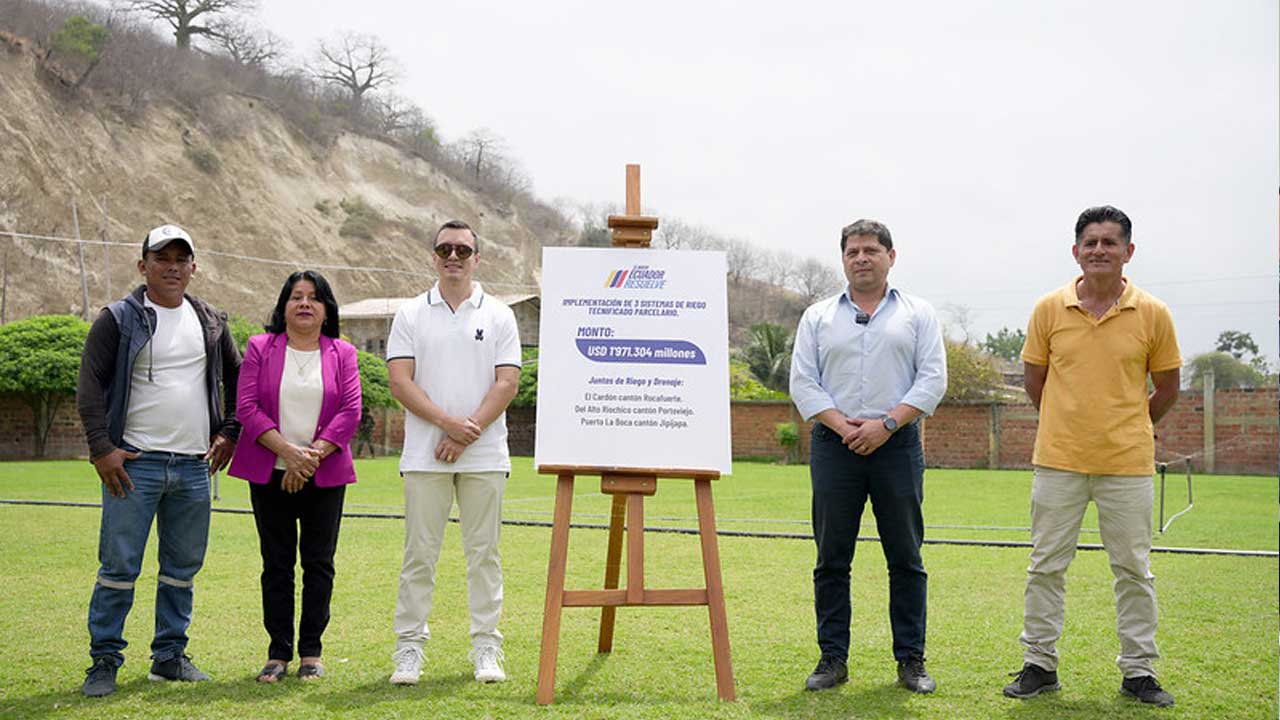 En Manabí, Presidente y Ministro de Agricultura entregan sistemas de riego con una inversión de casi dos millones