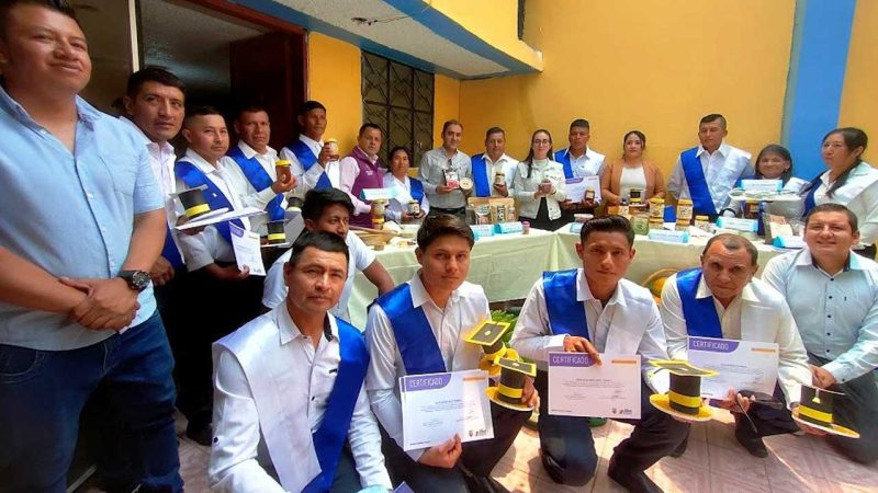 Productores de Celica reciben certificación de las Comunidades de Aprendizaje de la AFC