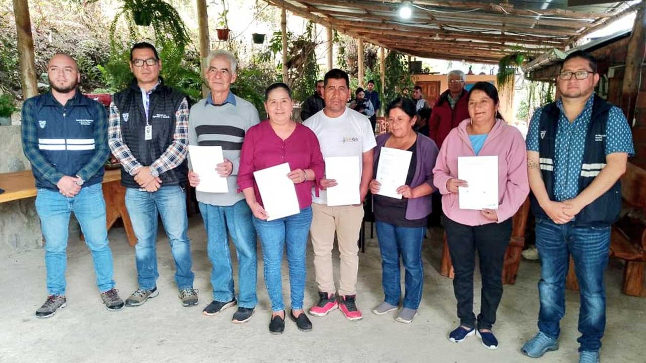 Productores de Guachapala reciben certificación de predios libres de mosca de la fruta