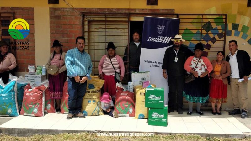Productores del Cañar se benefician con kits para cultivos de maíz suave y papa
