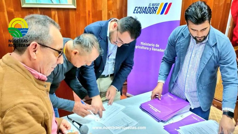 125 familias en Loja reciben títulos de propiedad y legalizan más de 400 hectáreas