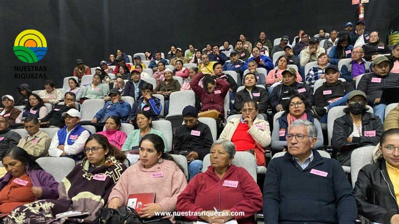 Cotopaxi impulsa la producción porcina con seminario técnico