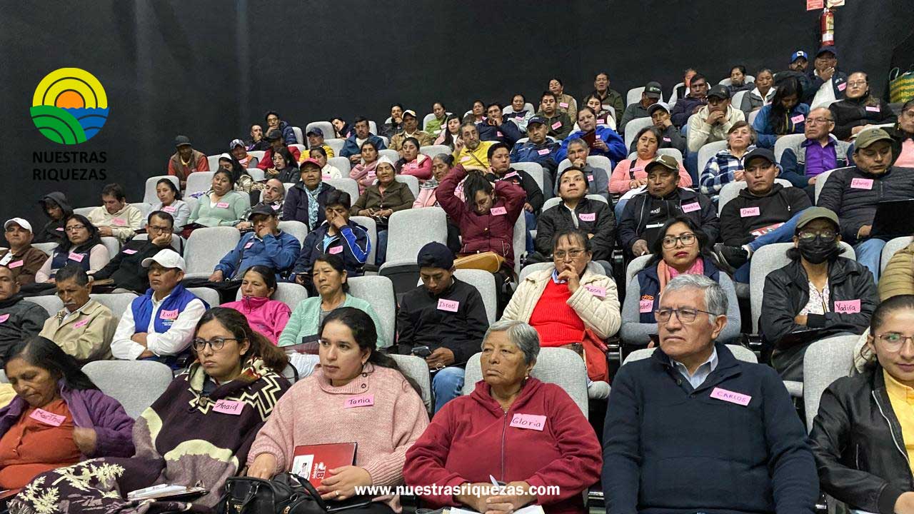 Cotopaxi impulsa la producción porcina con seminario técnico