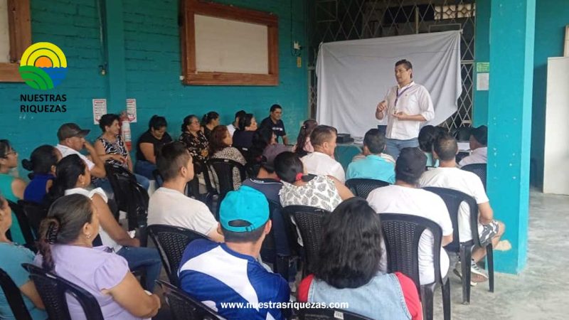 Ganaderos de Santo Domingo de los Tsáchilas conocen cómo beneficiarse de la Ley de la Leche