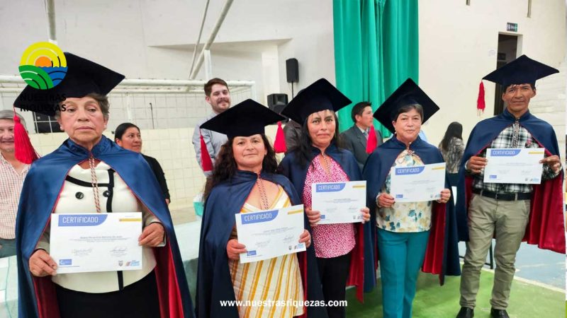 Ganaderos de la ‘Ruta Escondida’, en Quito, se gradúan de Escuela de Fortalecimiento Pecuario