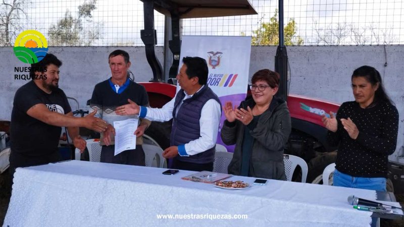 Más de 59 mil dólares en maquinaria agrícola reciben productores del cantón Quero