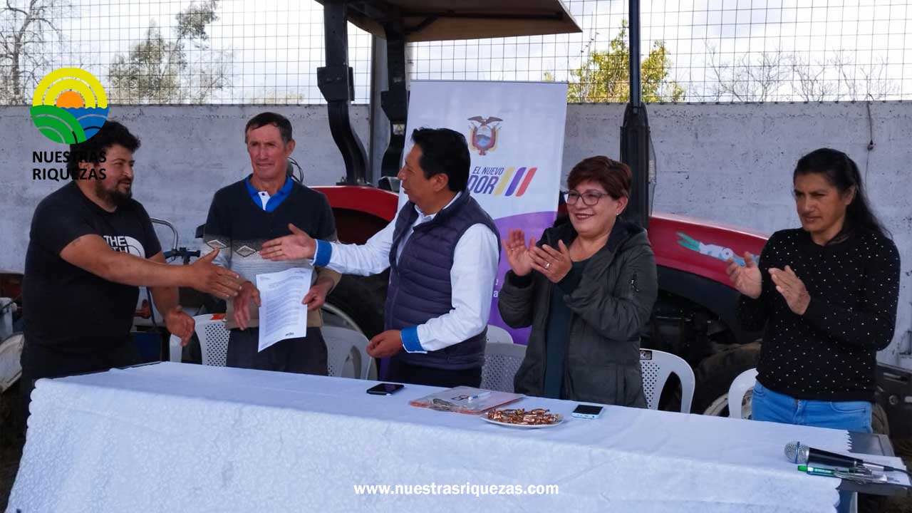Más de 59 mil dólares en maquinaria agrícola reciben productores del cantón Quero