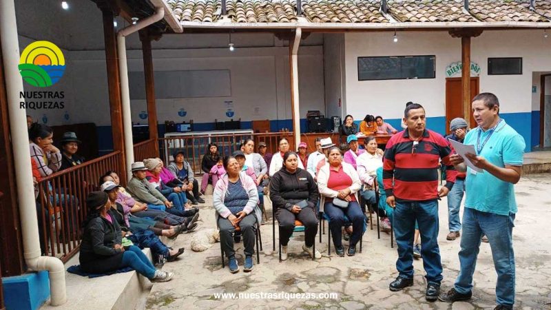 Productores de Chantaco aprenden a producir cobayos