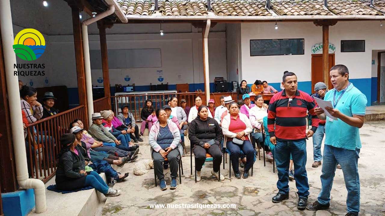 Productores de Chantaco aprenden a producir cobayos