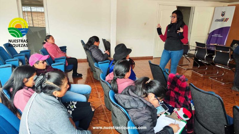 Productores de Pichincha aprenden sobre el cuidado de los recurso hídricos