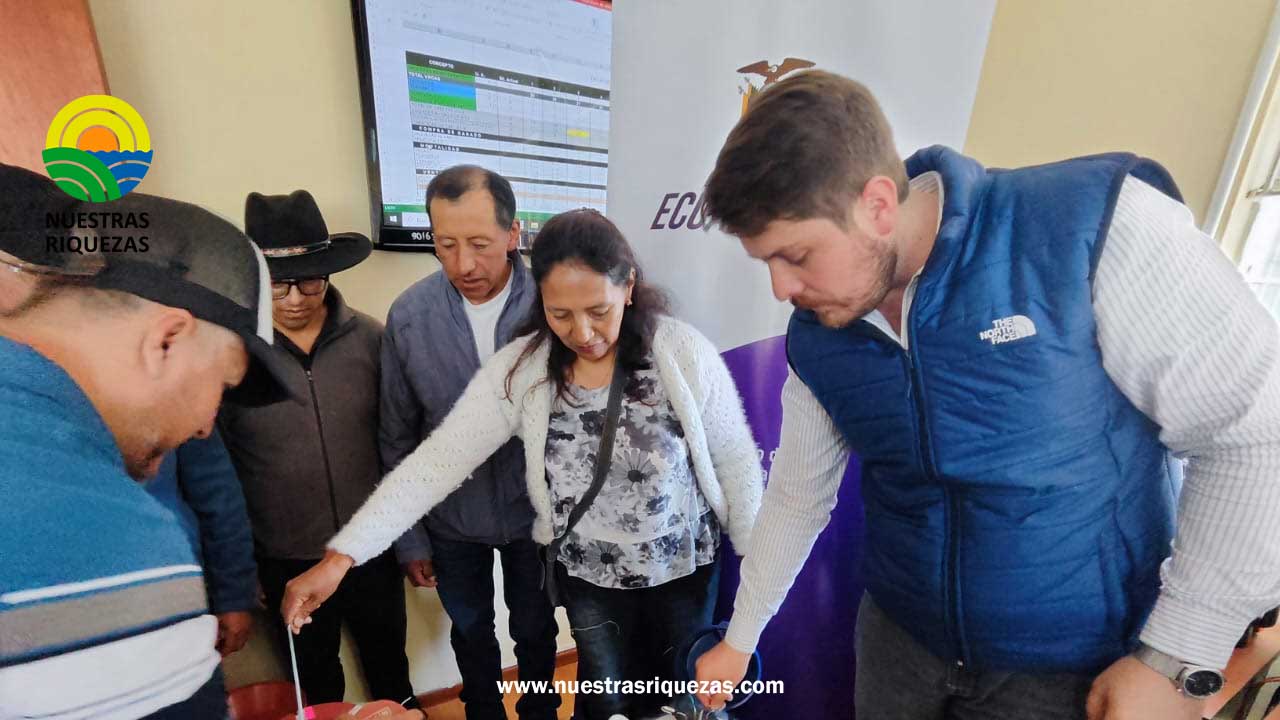 Con entrega de pajuelas, MAG impulsa el mejoramiento genético bovino en Pichincha