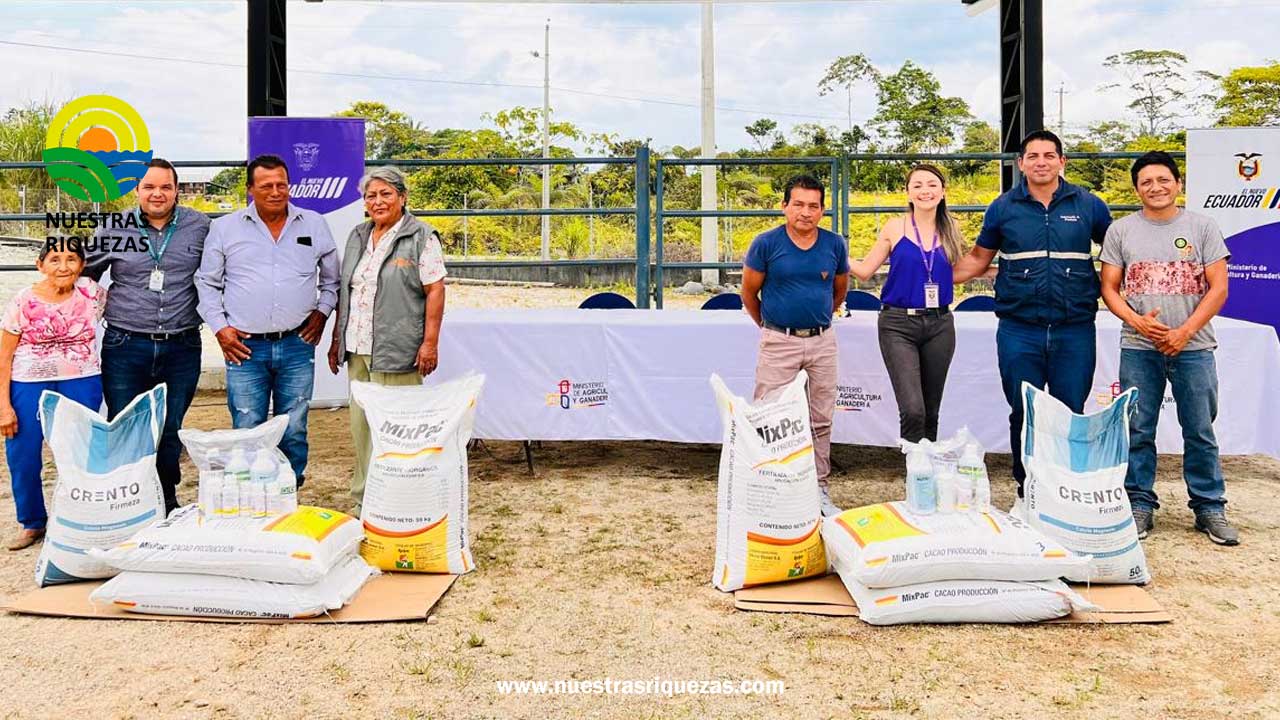 Productores de Pastaza se benefician con insumos para cuidar plantaciones de cacao