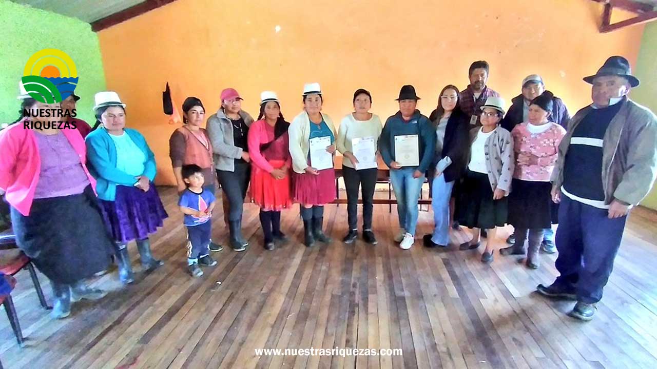 Productores de Taday reciben carnets y certificados AFC