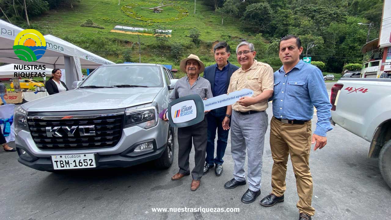 MAG dinamiza el sector agrícola de Zamora Chinchipe con UMAS, títulos de tierra, certificados