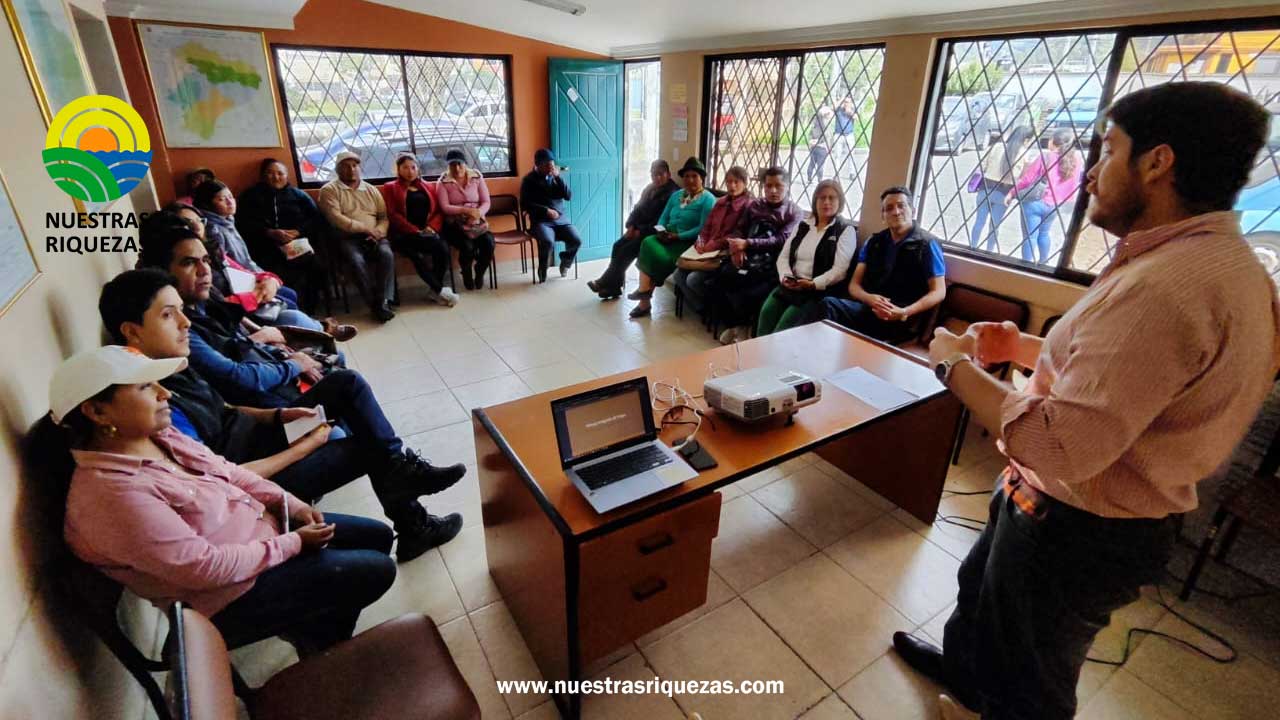 Productores agroecológicos de Cayambe aprenden sobre manejo de plagas y enfermedades