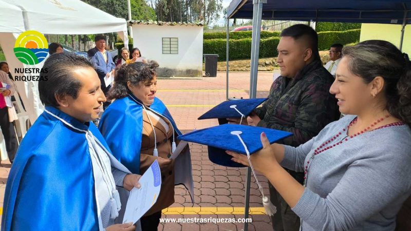 Productores de Carchi se gradúan en Comunidades de Aprendizaje y reciben personalidad jurídica