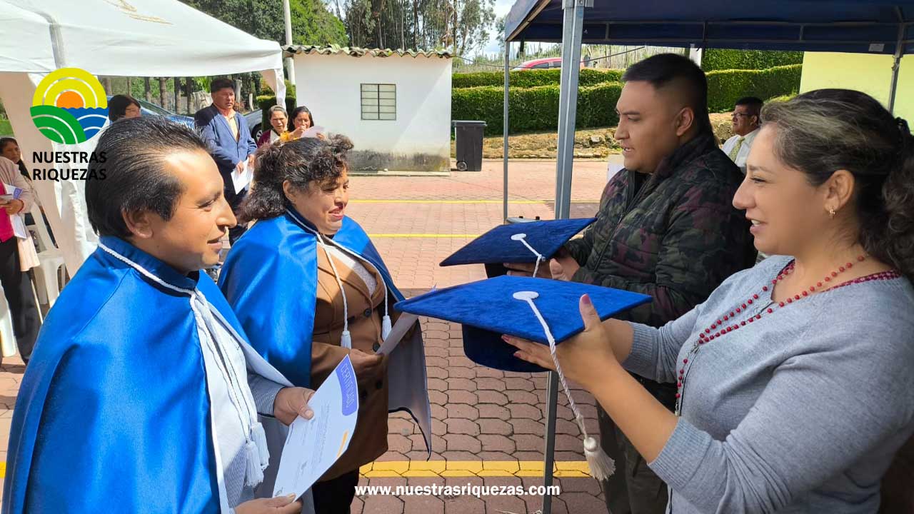 Productores de Carchi se gradúan en Comunidades de Aprendizaje y reciben personalidad jurídica