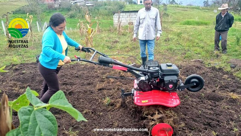 Maquinaria agrícola impulsa el trabajo de mujeres rurales, en Azuay