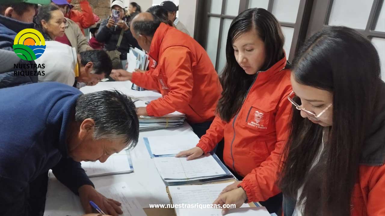 MAG entrega 117 títulos de propiedad de tierras más para productores de Tungurahua